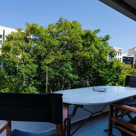Luxury One-bedroom Apartment *